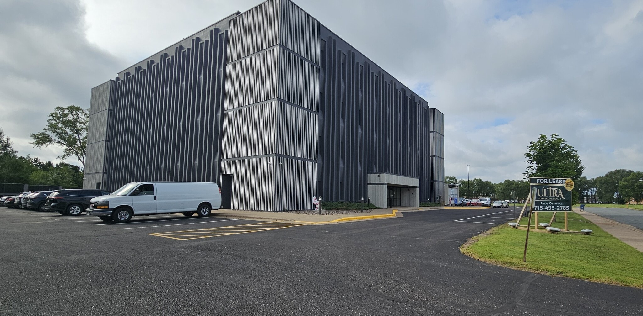 2125 Heights Dr, Eau Claire, WI for lease Building Photo- Image 1 of 19