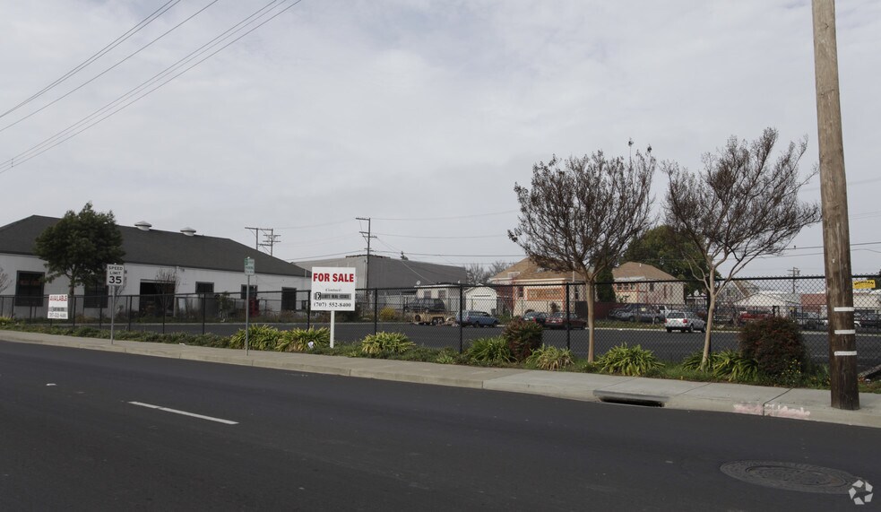 240 Curtola Pky, Vallejo, CA à vendre - Photo du bâtiment - Image 3 de 10