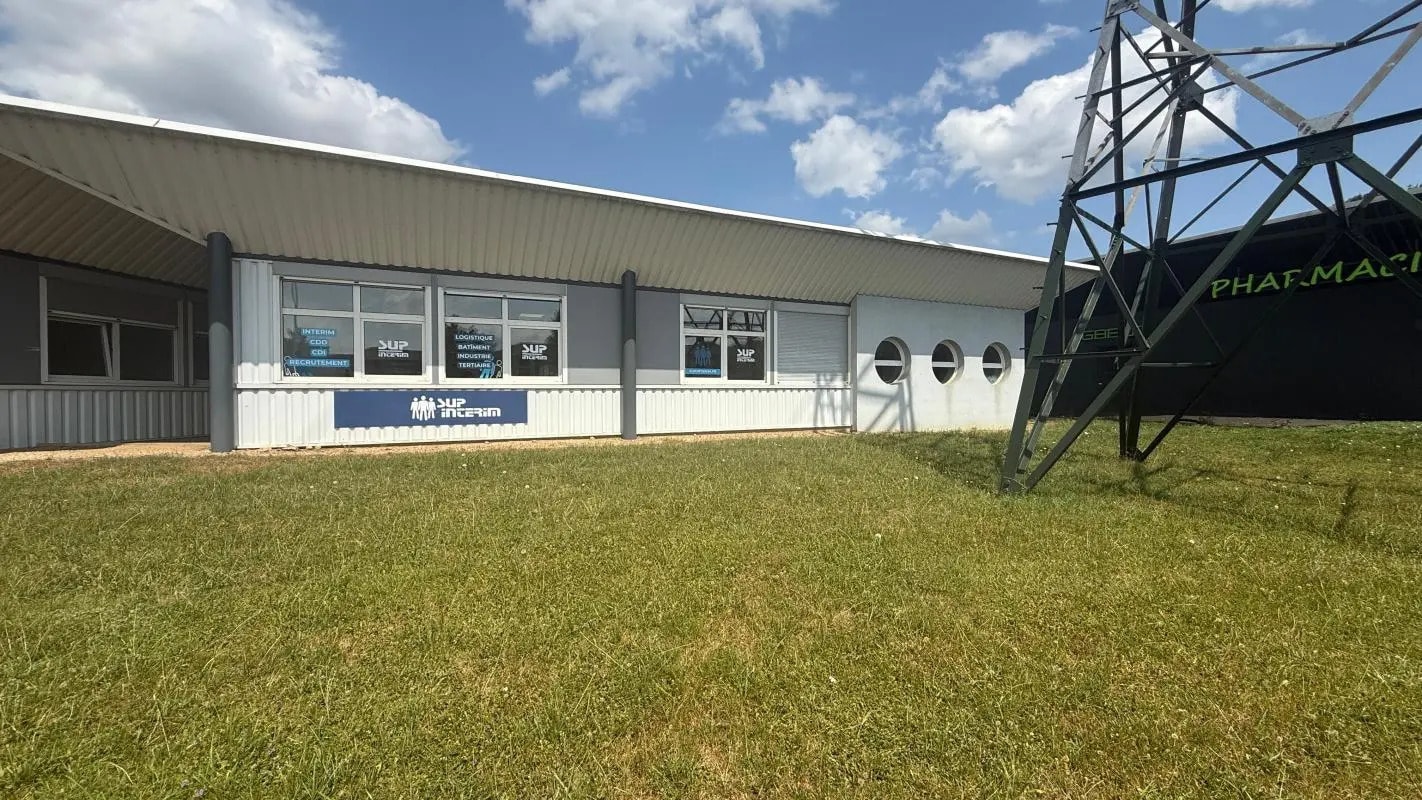 Office in Bourg-en-Bresse for lease Building Photo- Image 1 of 4