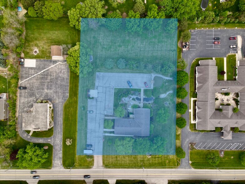 N48W14336 Hampton Rd, Menomonee Falls, WI à vendre - Photo du bâtiment - Image 2 de 11