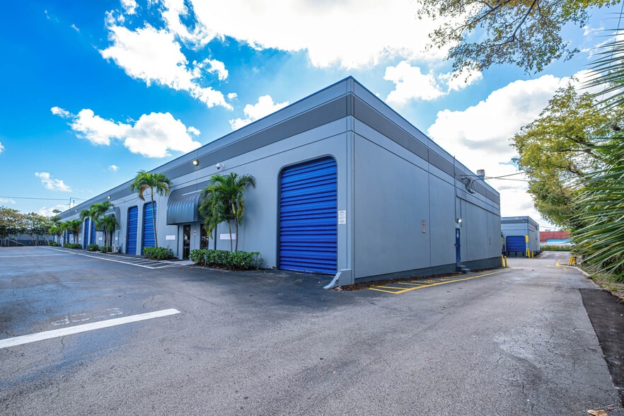 3685-3697 NW 15th St, Lauderhill, FL for sale - Building Photo - Image 2 of 9