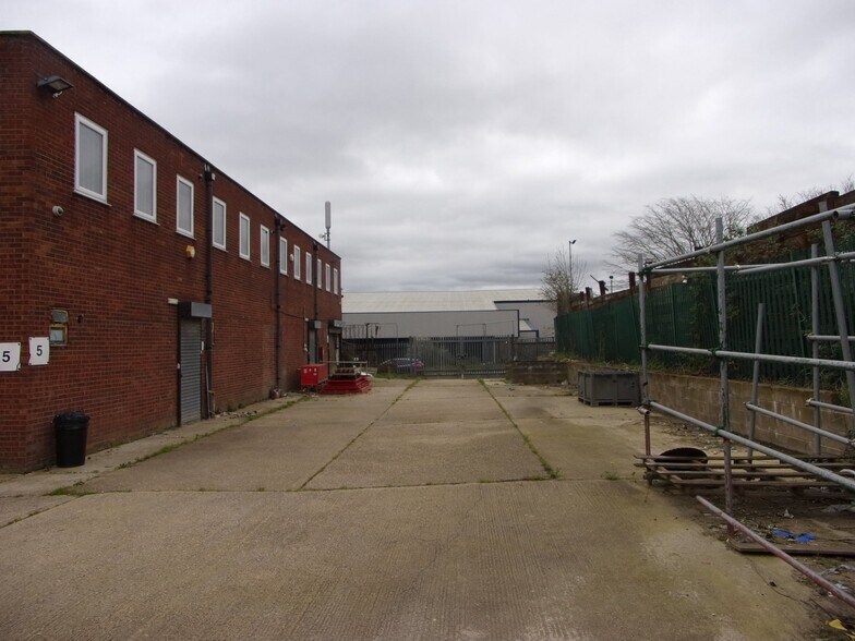 Josselin Rd, Basildon à louer - Photo du bâtiment - Image 3 de 4