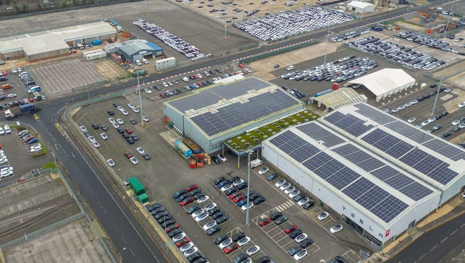 West Bay Rd, Southampton for lease Primary Photo- Image 1 of 2