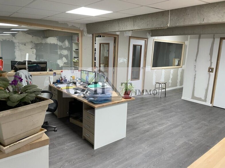 Industrial in Boissy-Saint-Léger for lease - Interior Photo - Image 2 of 2