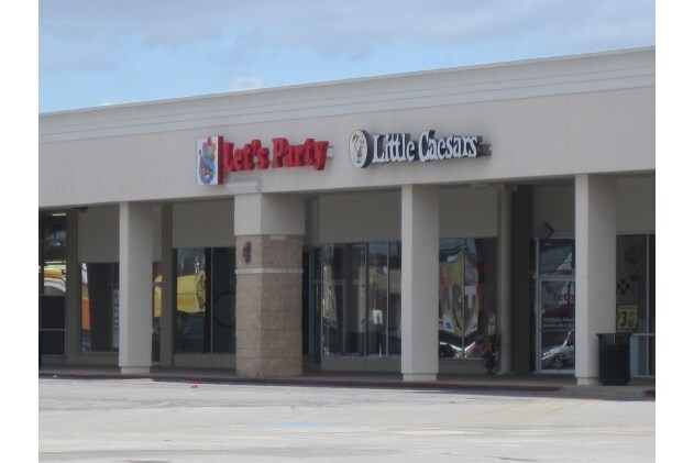 1001-1039 Nederland Ave, Nederland, TX à louer - Photo du bâtiment - Image 3 de 5