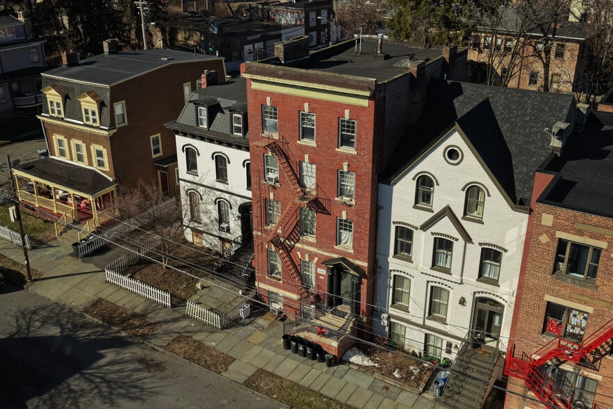 277 Grand St, Newburgh, NY à vendre - Photo du bâtiment - Image 3 de 6