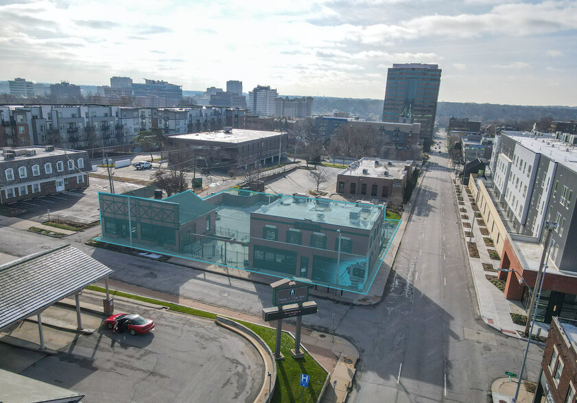 Midtown Restaurant Portfolio portfolio of 2 properties for sale on LoopNet.ca - Aerial - Image 1 of 5