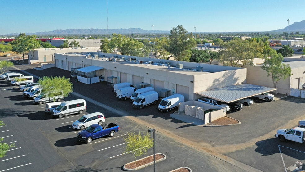 3865 N Business Center Dr, Tucson, AZ à louer - Photo du bâtiment - Image 2 de 4