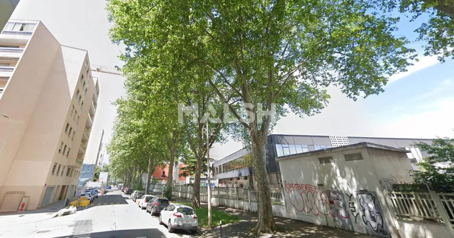 Retail in Lyon for sale Building Photo- Image 1 of 2