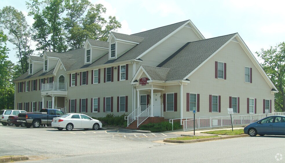 2505 Pocoshock Pl, North Chesterfield, VA à vendre - Photo du bâtiment - Image 3 de 16