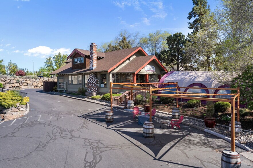 62910 O B Riley Rd, Bend, OR à vendre - Photo du bâtiment - Image 2 de 26