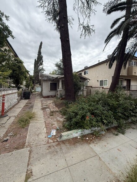 482 E Santa Anita Ave, Burbank, CA à vendre - Photo du bâtiment - Image 1 de 2