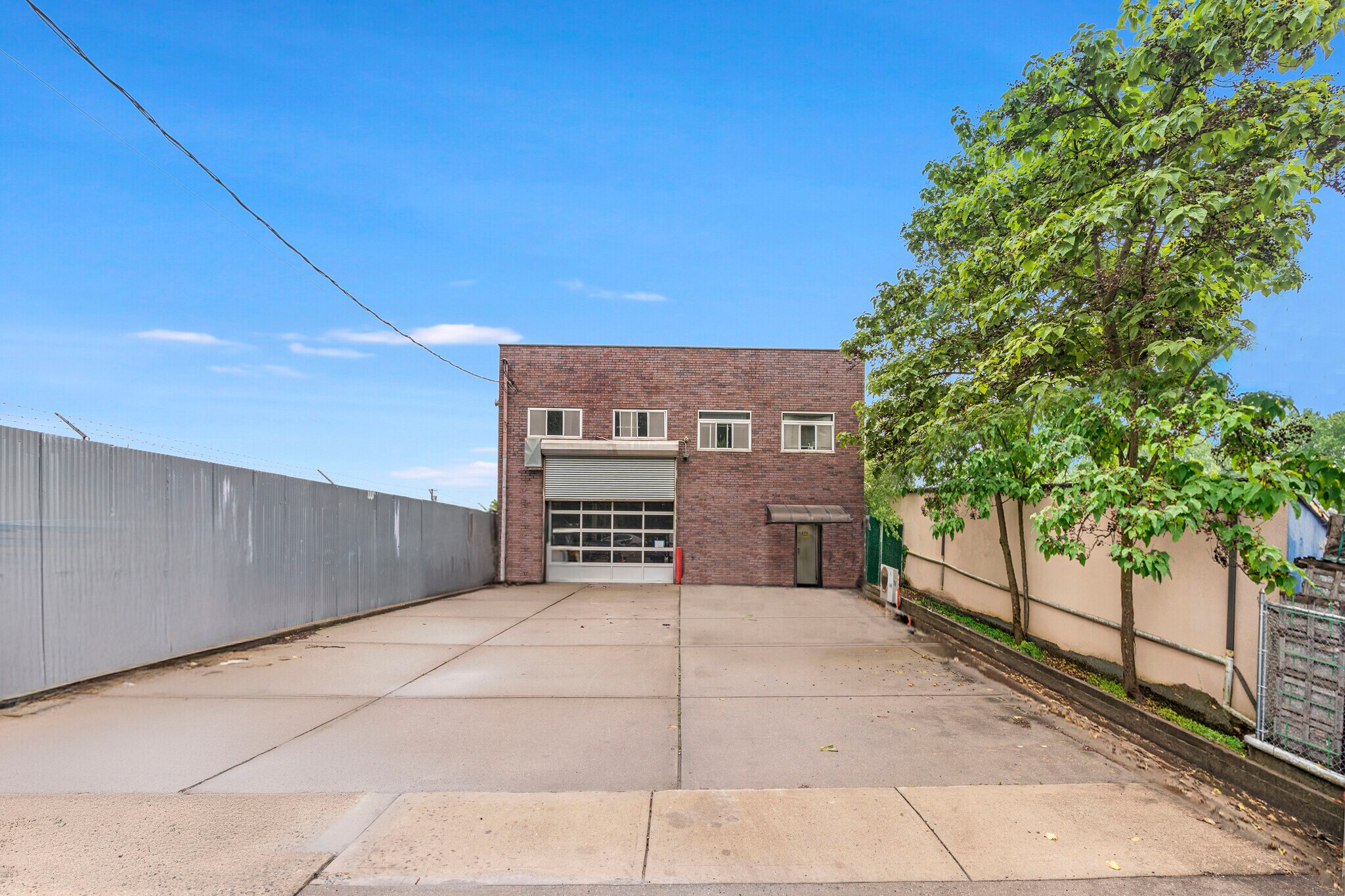 574 Industrial Loop, Staten Island, NY for sale Primary Photo- Image 1 of 16