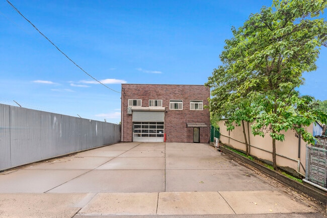 More details for 574 Industrial Loop, Staten Island, NY - Industrial for Sale