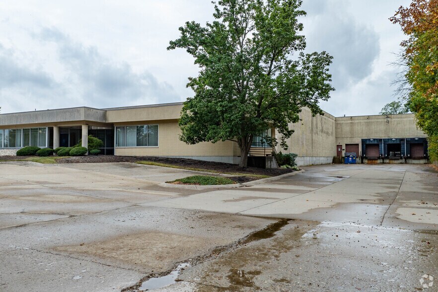 2711 Circleport Dr, Erlanger, KY à louer - Photo du bâtiment - Image 3 de 4