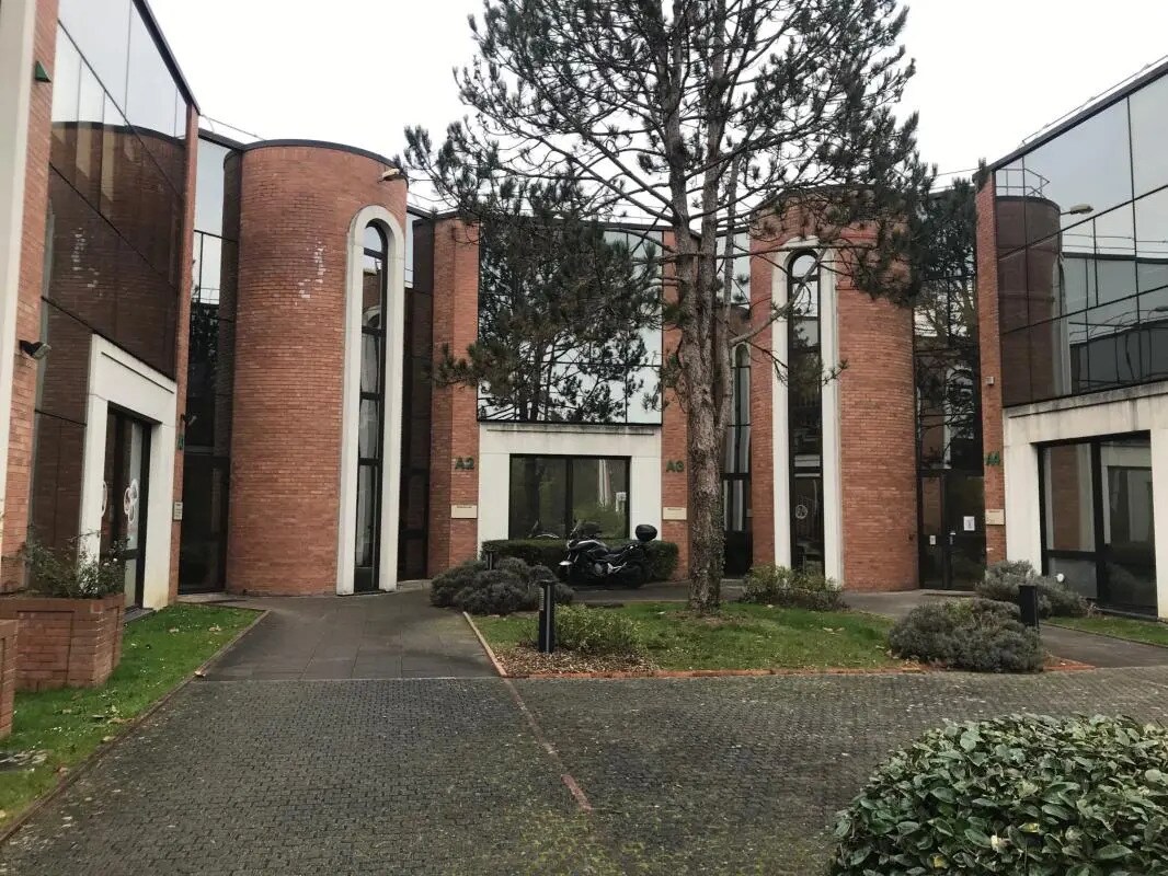 21 Rue Albert Calmette, Jouy-en-Josas for lease Building Photo- Image 1 of 7