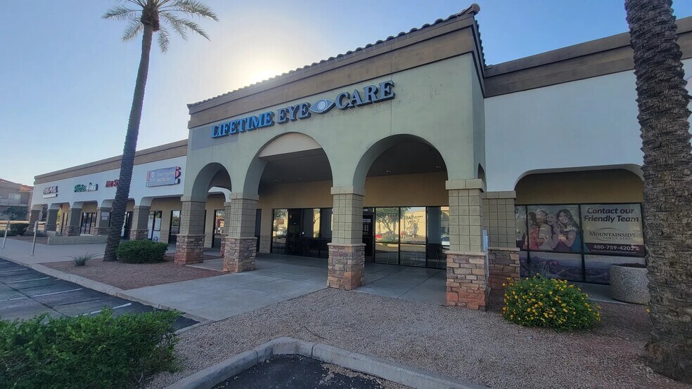 3961 E Chandler Blvd, Phoenix, AZ à louer - Photo du bâtiment - Image 1 de 6