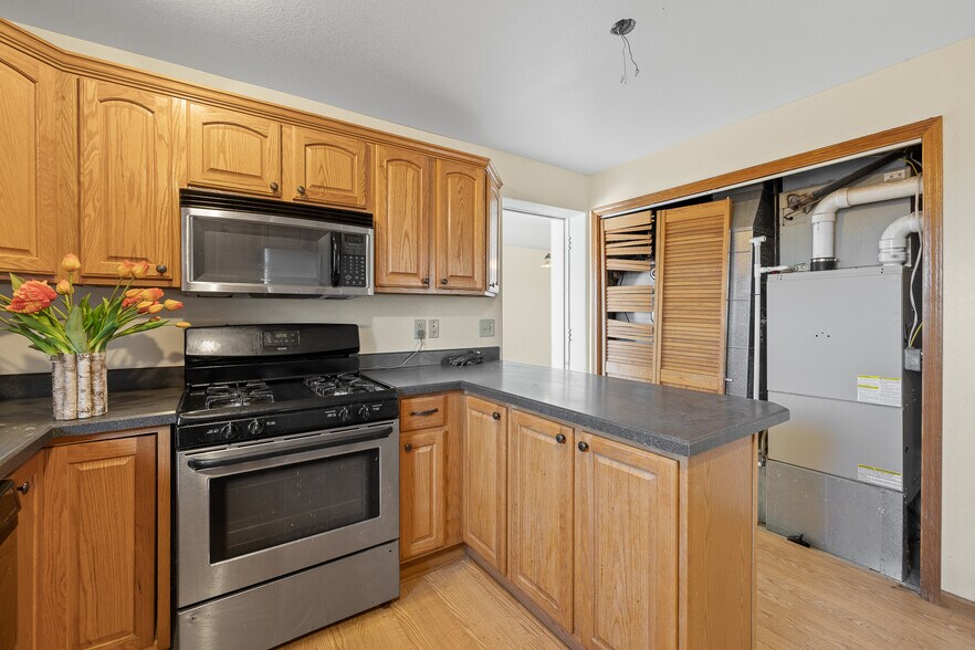 306 Hillview Dr, Box Elder, SD à vendre - Photo du bâtiment - Image 3 de 30