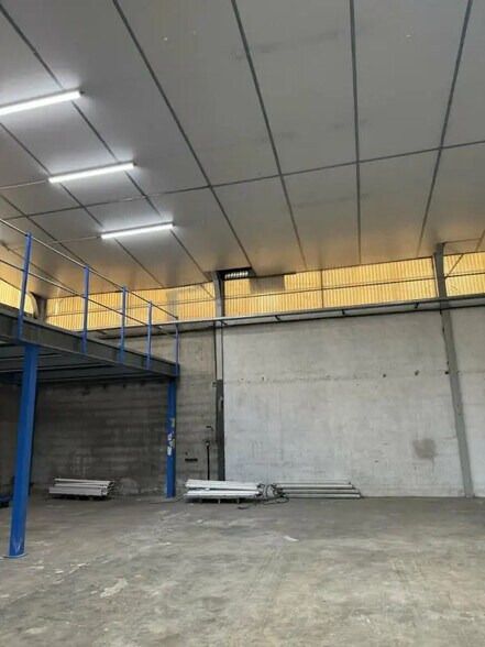 Flex in Châteaurenard for sale - Interior Photo - Image 2 of 8