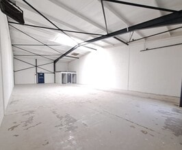 Erica Rd, Milton Keynes for lease Interior Photo- Image 1 of 2