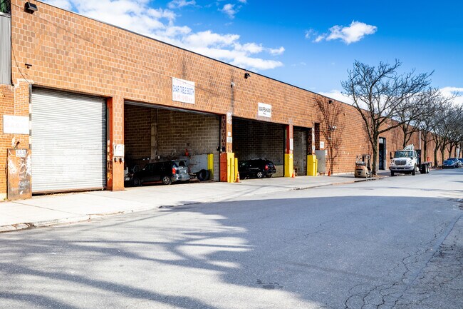 Plus de détails pour 63-15 Traffic Ave, Ridgewood, NY - Industriel à louer