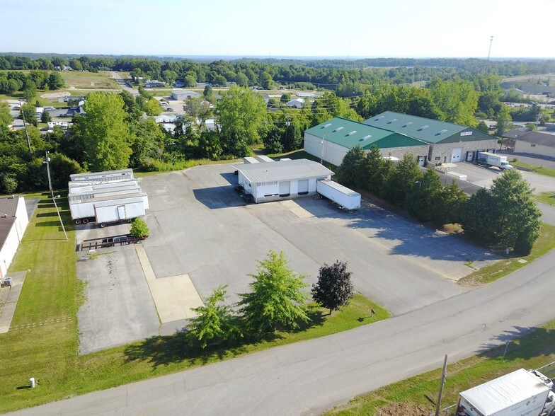 2332 W Industrial Park Dr, Bloomington, IN à louer - Photo du bâtiment - Image 2 de 4