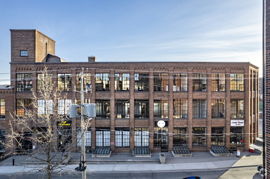 153-161 Liberty St, Toronto, ON à louer - Photo du bâtiment - Image 3 de 6