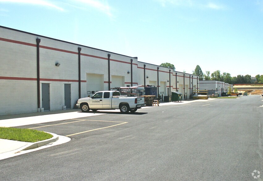 5800 Woodcliff Rd, Bowie, MD à vendre - Photo du bâtiment - Image 2 de 3