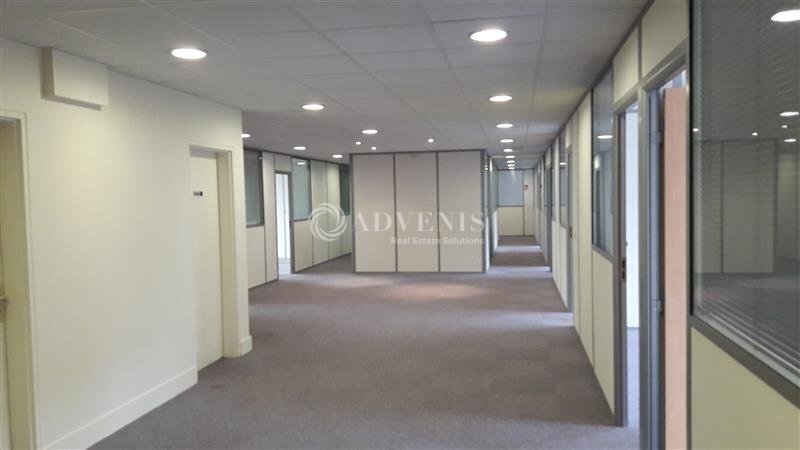 Office in Noisy Le Grand for lease - Interior Photo - Image 2 of 6