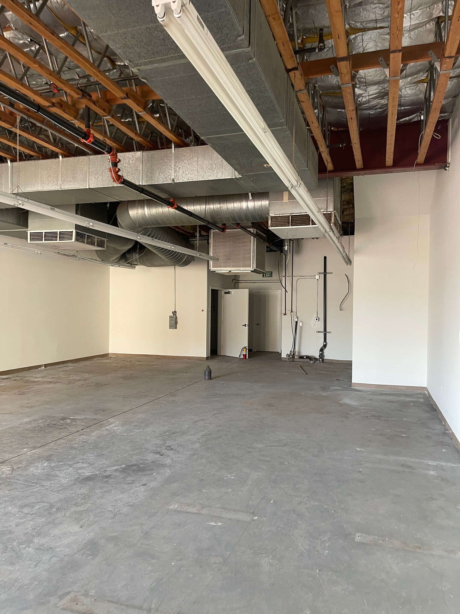 26527-26351 Agoura Rd, Calabasas, CA for lease Building Photo- Image 1 of 9