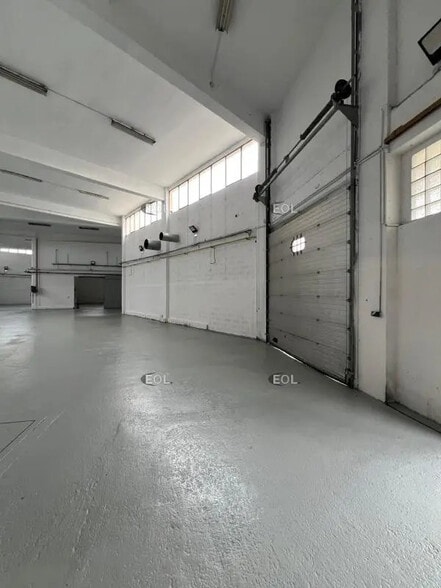 Flex in Marseille for lease - Building Photo - Image 3 of 7