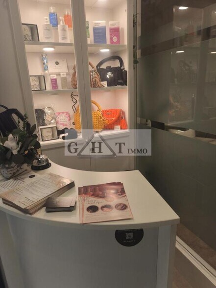 Retail in Le Cannet for sale - Interior Photo - Image 3 of 5