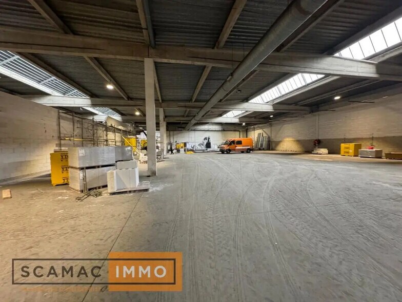 Flex in Moissy-Cramayel for lease - Interior Photo - Image 1 of 10