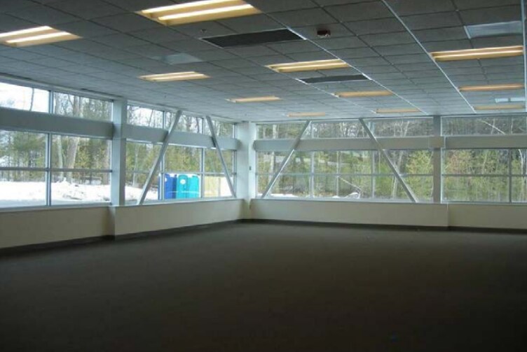 50 Dartmouth Dr, Auburn, NH à vendre Photo intérieure- Image 1 de 1