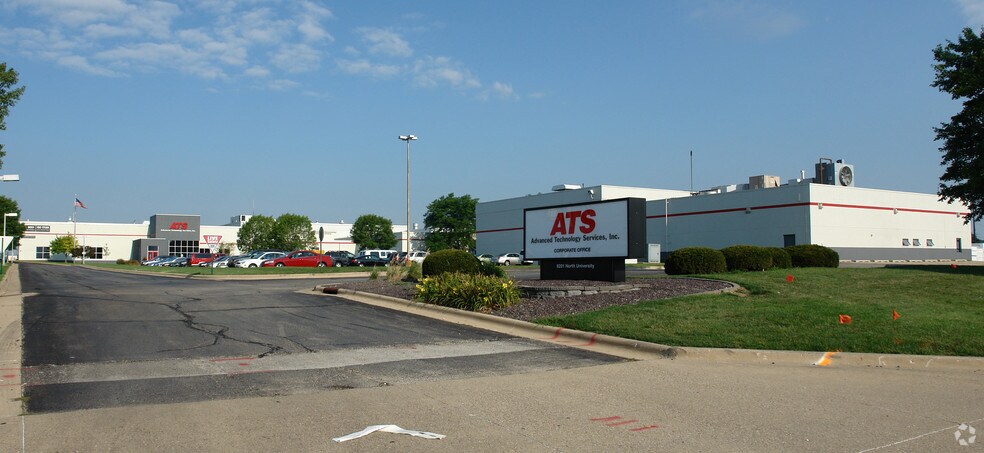 8201 N University St, Peoria, IL à louer - Photo principale - Image 1 de 11