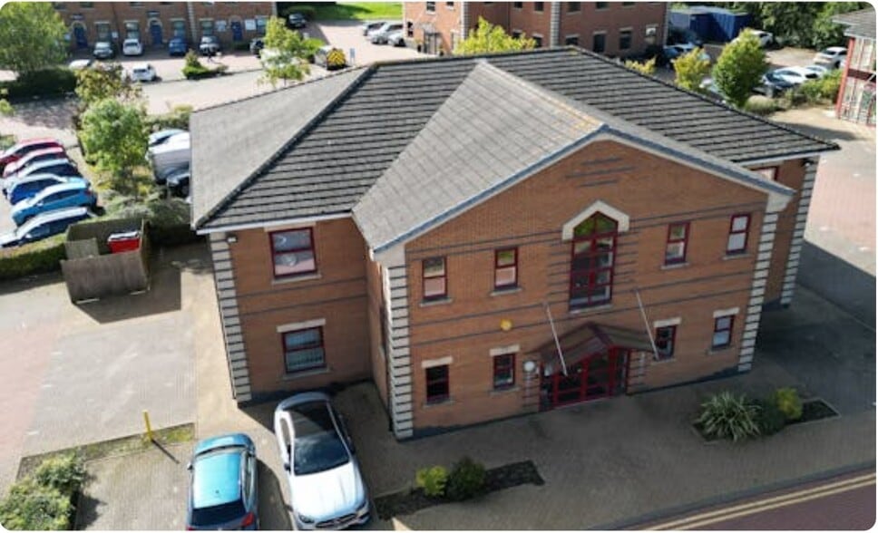 Castle Mound Way, Rugby for sale - Primary Photo - Image 1 of 18