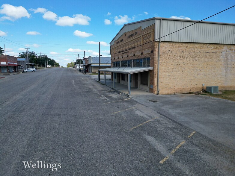 117 Broadway, Nordheim, TX à vendre - Photo du bâtiment - Image 3 de 50