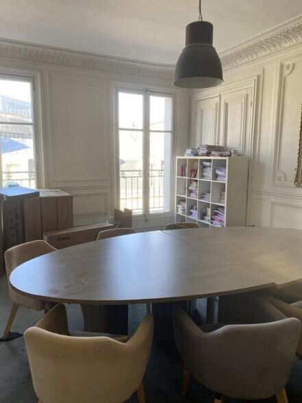 4 Rue De Marignan, Paris for lease - Interior Photo - Image 2 of 4