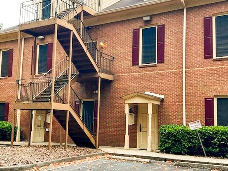 900 N Hairston Rd, Stone Mountain, GA à louer - Photo du bâtiment - Image 2 de 7
