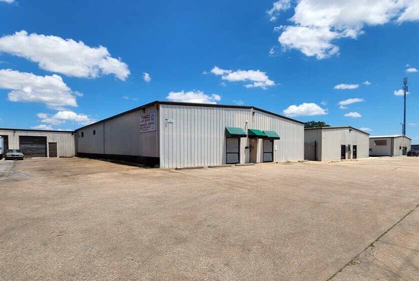7605 E 11th St, Tulsa, OK for lease Building Photo- Image 1 of 8