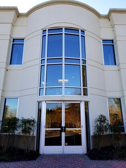 2000 Ware Bottom Spring Rd, Chester, VA à louer - Photo du bâtiment - Image 2 de 7