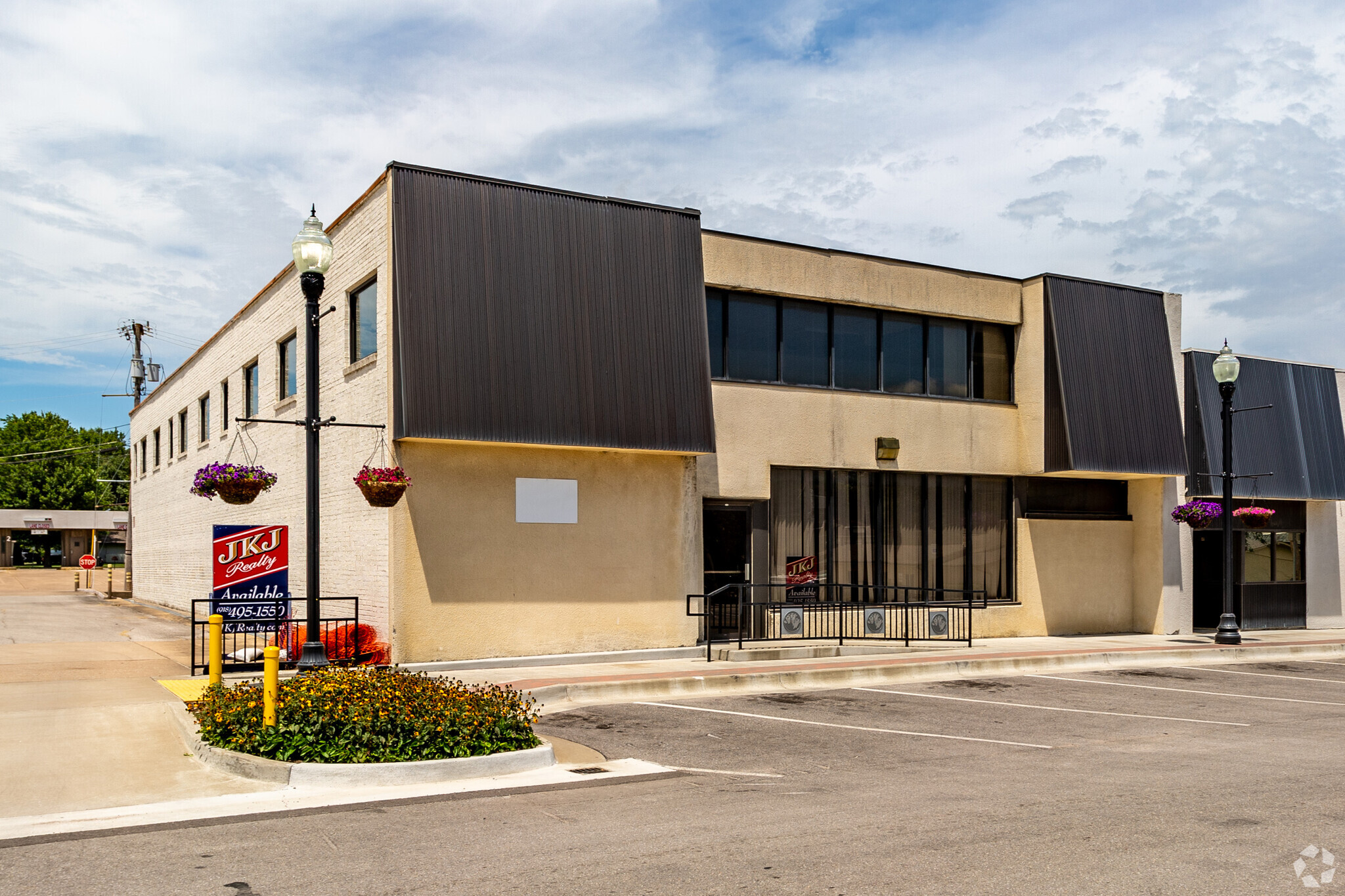 118 E Commercial St, Broken Arrow, OK à louer Photo du bâtiment- Image 1 de 4