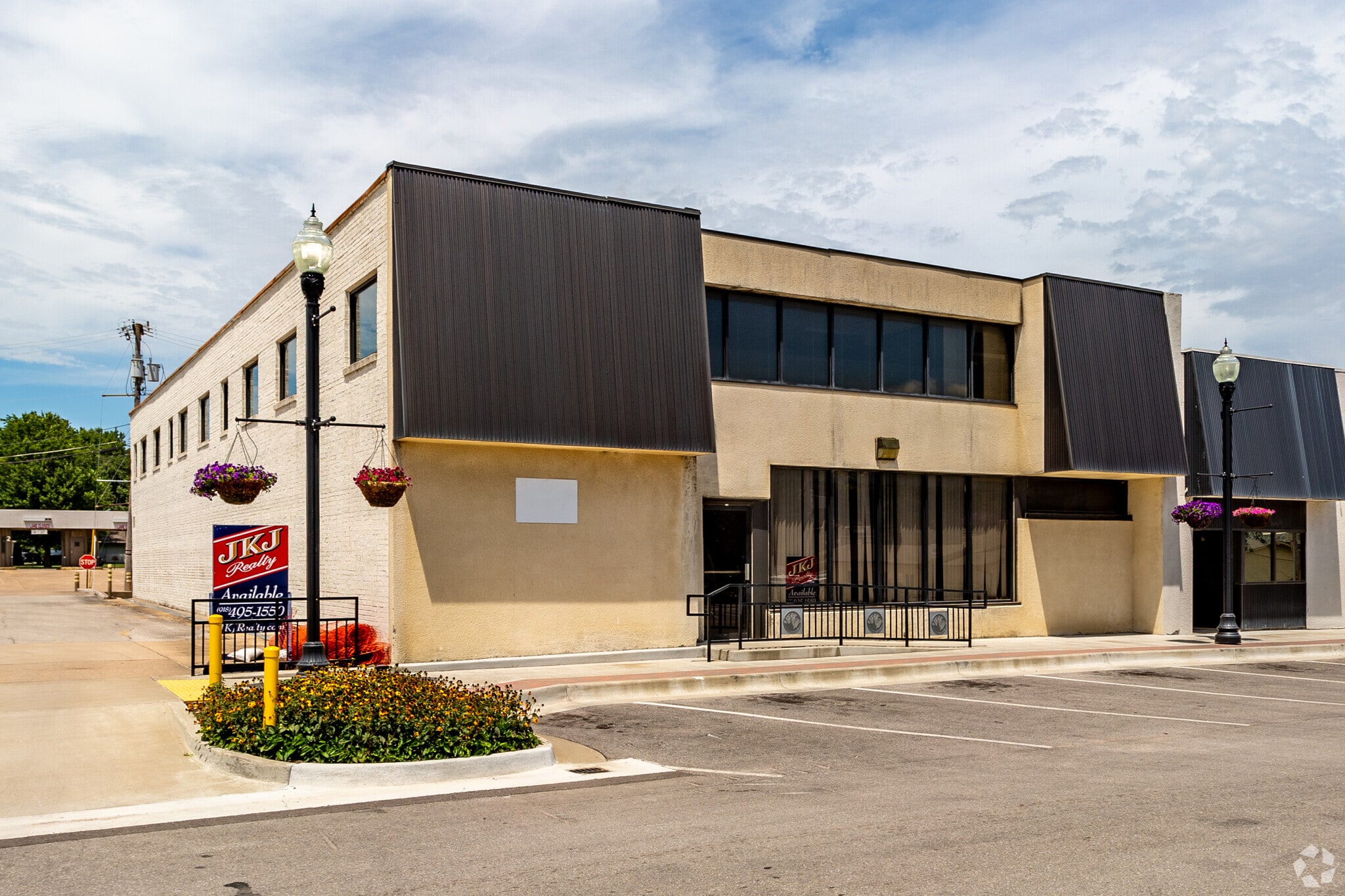 118 E Commercial St, Broken Arrow, OK for sale Primary Photo- Image 1 of 4