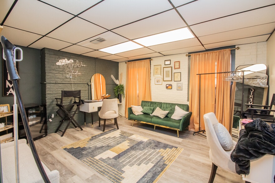 21-69 S Main St, Leicester, MA à vendre - Photo du bâtiment - Image 3 de 78