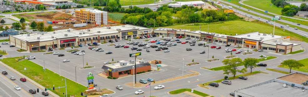 100-172 Cedar Tree Sq, Belton, MO for lease - Building Photo - Image 3 of 7
