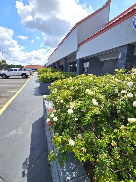 200 W Ardice Ave, Eustis, FL à louer - Photo du bâtiment - Image 2 de 3