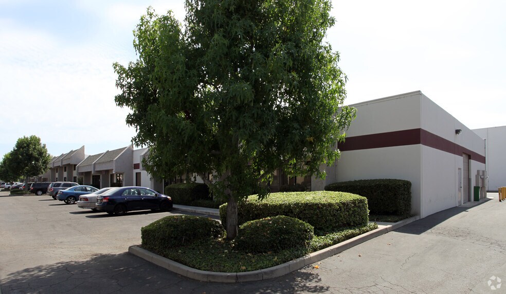 2201 E Winston Rd, Anaheim, CA à louer - Photo du bâtiment - Image 3 de 10