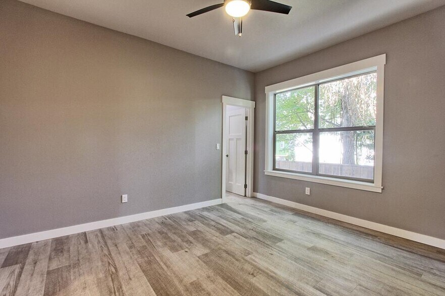 215 NE 30th Ave, Portland, OR à vendre - Photo du bâtiment - Image 3 de 44