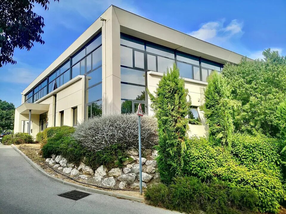 Office in Aix-en-Provence for lease Building Photo- Image 1 of 9