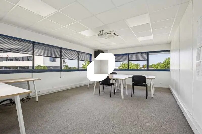 Office in Mérignac for lease - Interior Photo - Image 1 of 6